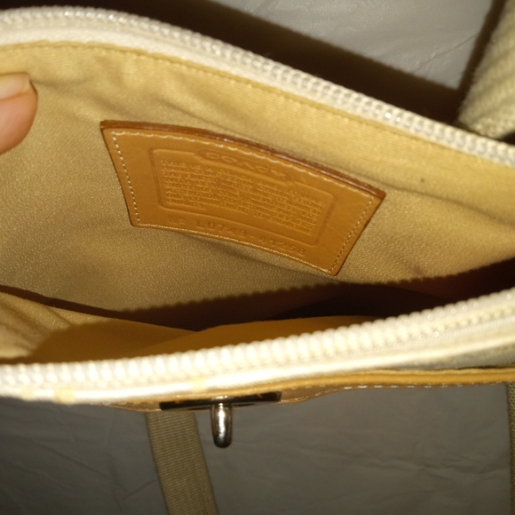 LIKE NEW Coach Beige Cream Tan Hampton's Signature Crossbody Bag Y2K - Picture 9 of 15